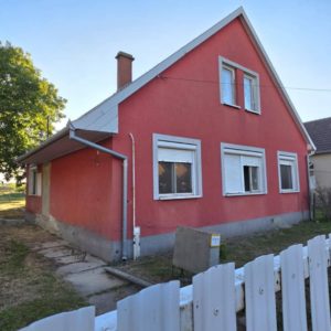 Kunfehértón felújítás alatt álló családi ház eladó
