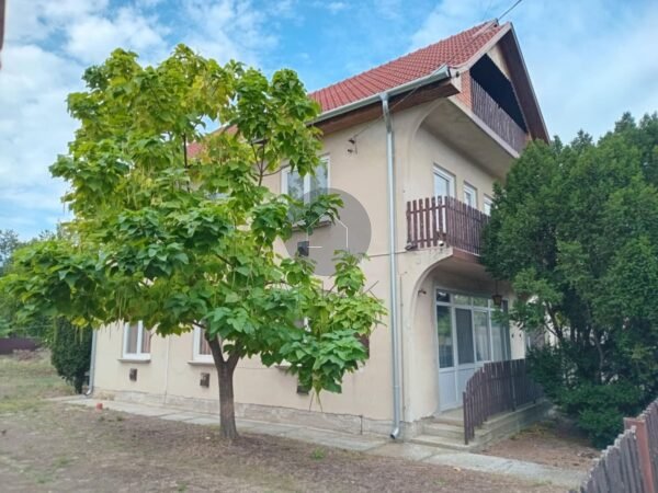 Szankon kétszintes nagy családi ház eladó